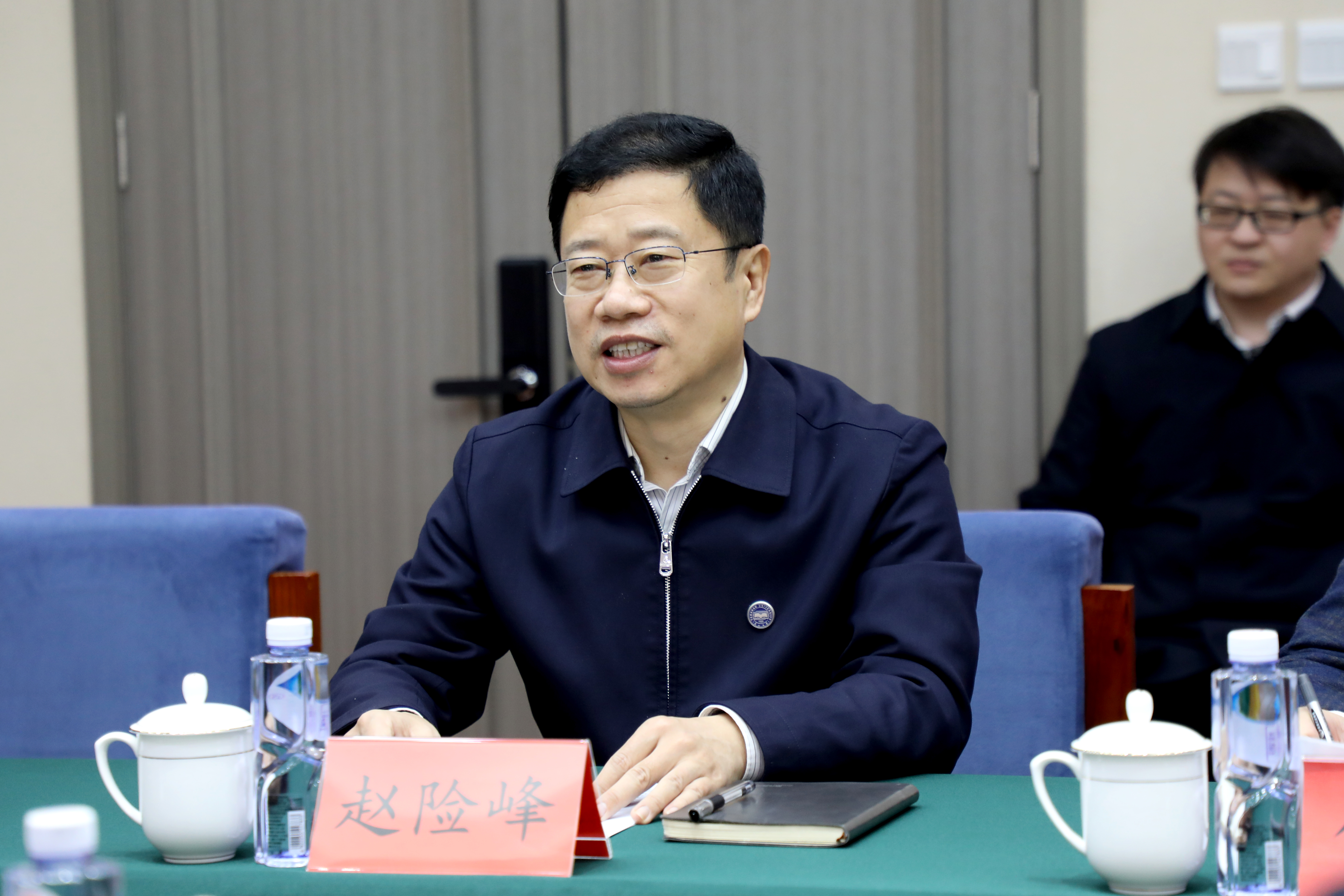 赵险峰主持会议并致欢迎词